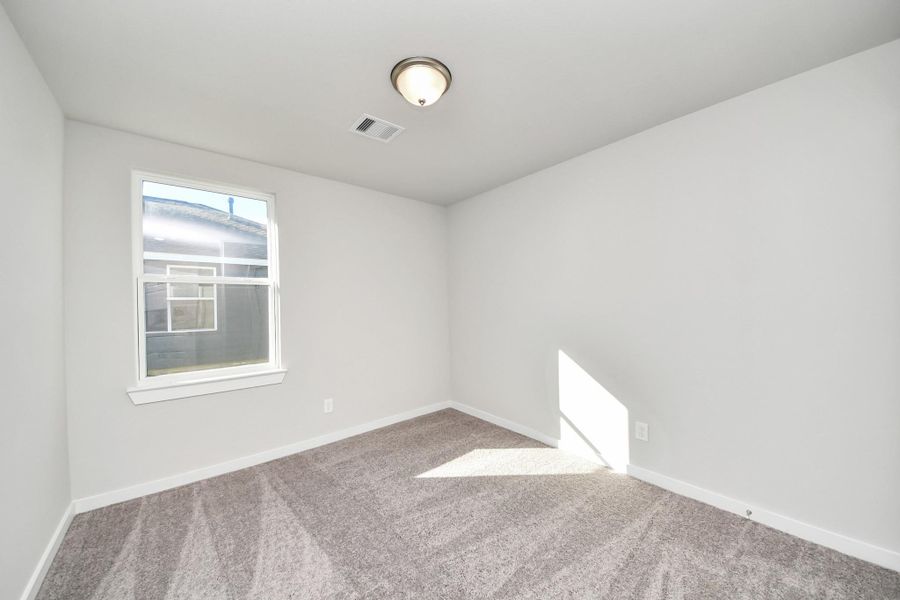 Spacious, unfurnished interior of a new home in Santa Fe, Cleveland (Image 33).