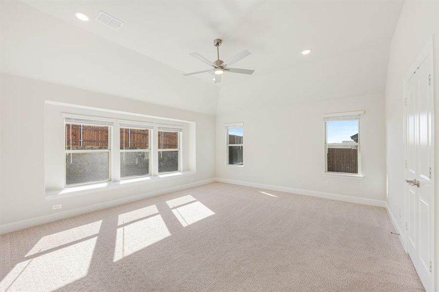 Spacious, unfurnished interior of a new home in Triple Diamond Ranch, Mansfield (Image 26).