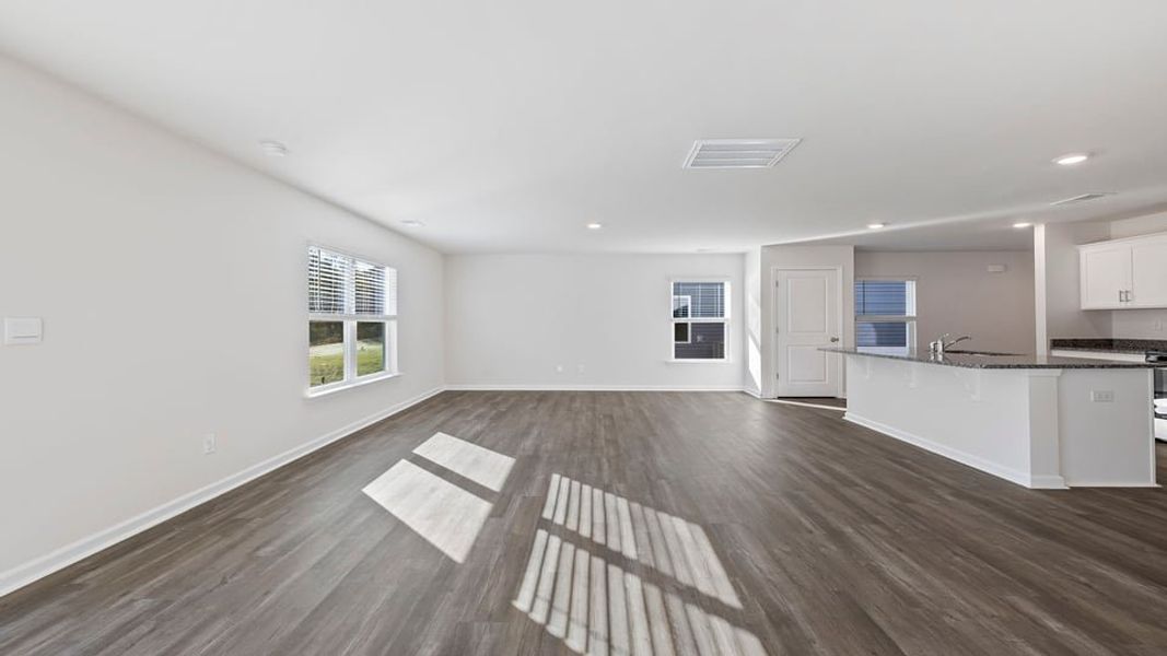 Spacious, unfurnished interior of a new home in Cedar Gap, Fountain Inn (Image 17).