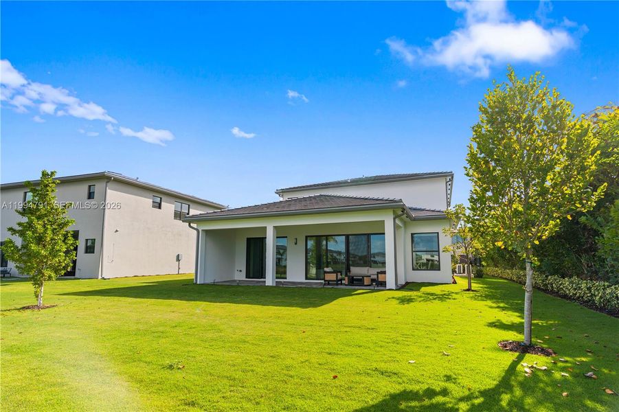 Exterior details and patio area of a home in , Boca Raton (Image 4).