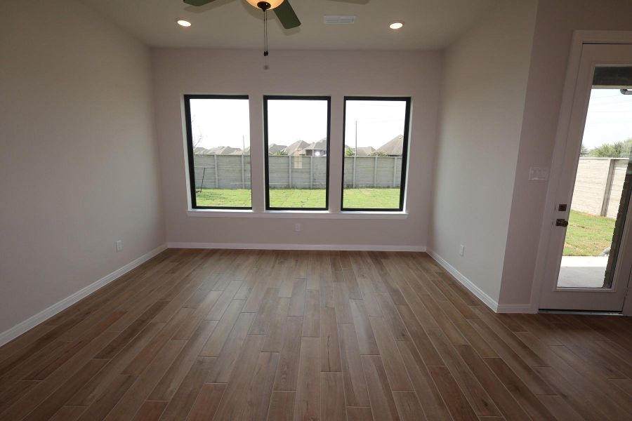 Spacious, unfurnished interior of a new home in Legacy - Retreat Collection, League City (Image 10).