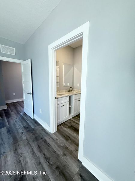 Spacious, unfurnished interior of a new home in , Jacksonville (Image 29).