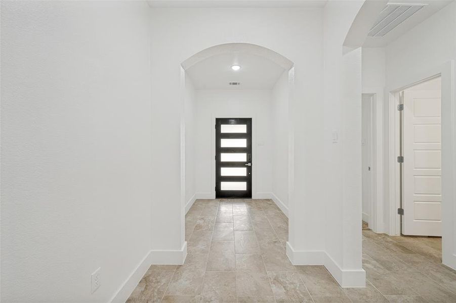 Spacious, unfurnished interior of a new home in , Fort Worth (Image 10).
