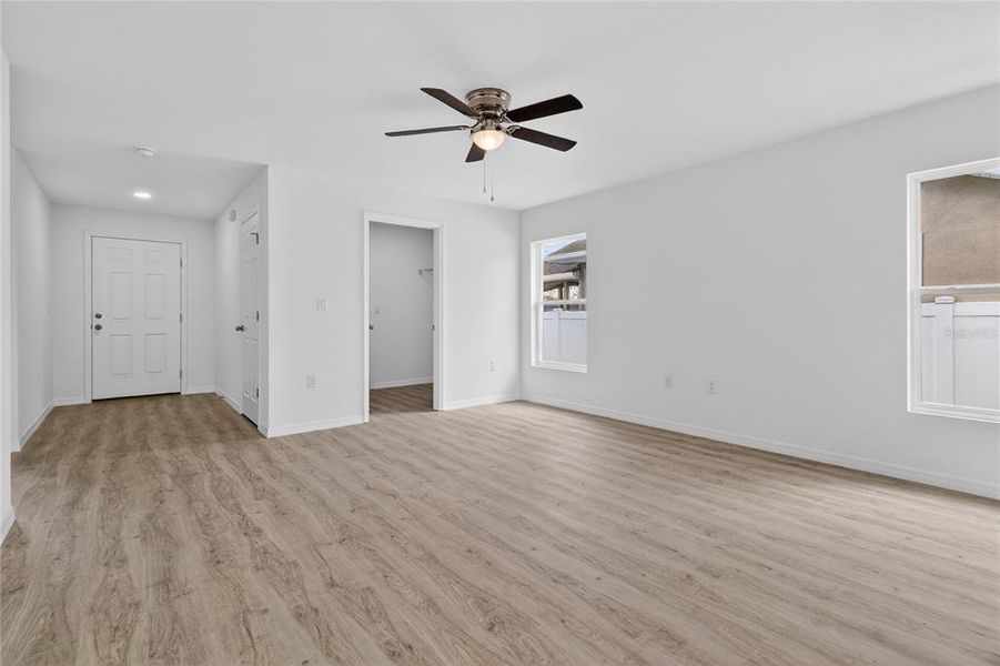 Spacious, unfurnished interior of a new home in , Haines City (Image 15).