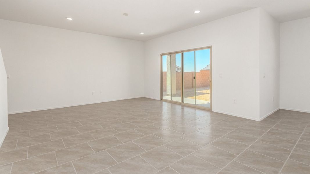 Spacious, unfurnished interior of a new home in Blackhawk, Tucson (Image 14).