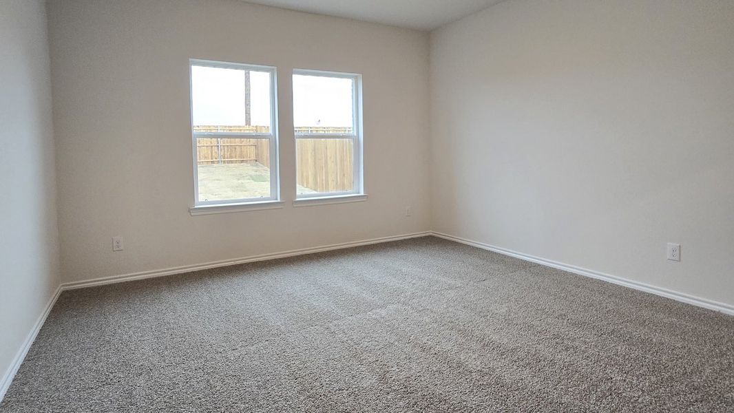 Spacious, unfurnished interior of a new home in Creekside Ranch, Blue Ridge (Image 8).
