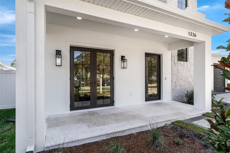 Exterior details and patio area of a home in College Park, Orlando (Image 4).