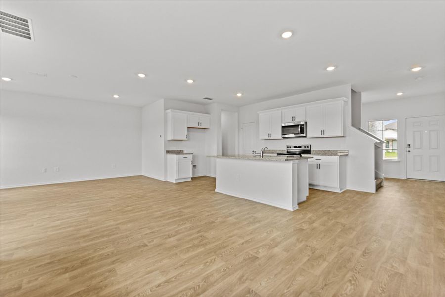 Spacious, unfurnished interior of a new home in Palomino, Manor (Image 13).