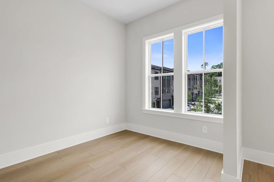 Spacious, unfurnished interior of a new home in Echo Park, Suwanee (Image 25).