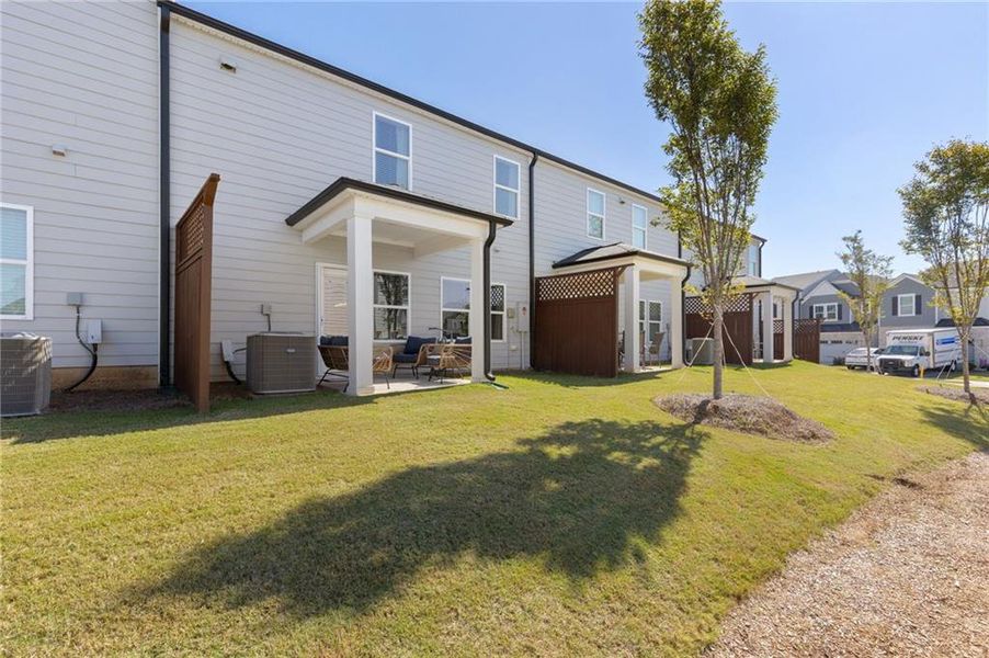 Exterior details and patio area of a home in Willowcrest Townhomes, Mableton (Image 28).