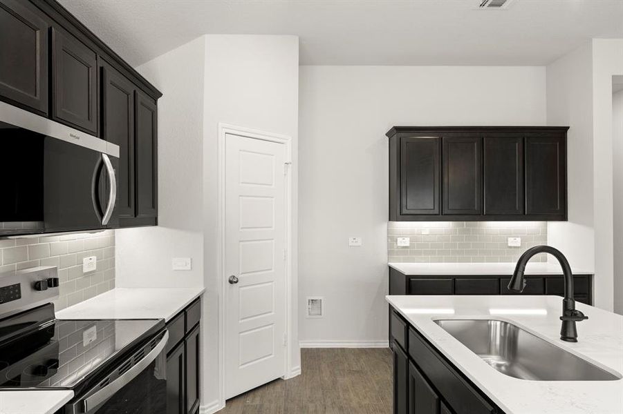 11. 7812 Kingfisher - Kitchen (3)