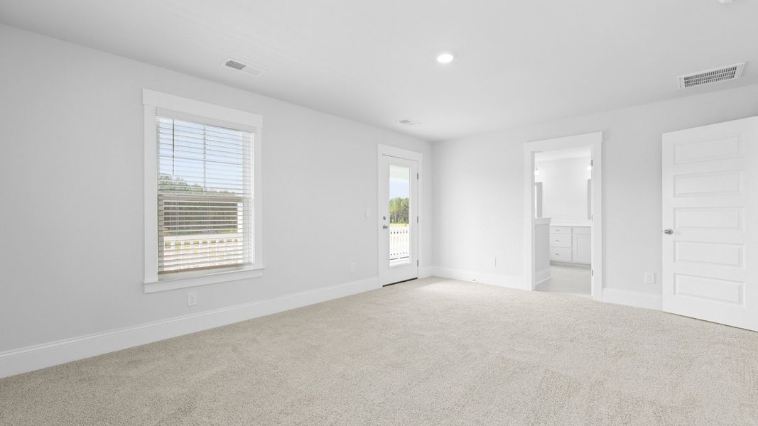 Representative unfurnished interior of a home built from the SPRUCEWOOD by D.R. Horton in Sheep Island, Summerville (Image 23).