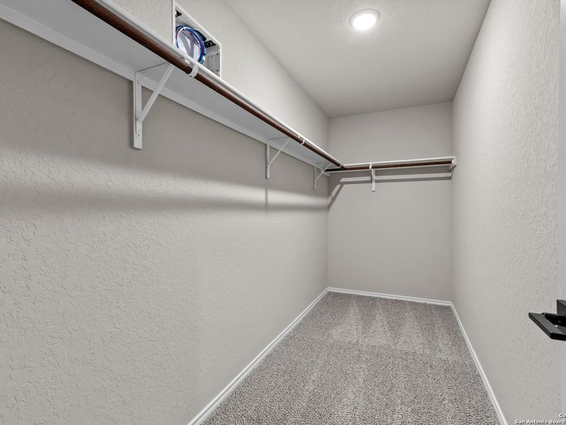 Spacious, unfurnished interior of a new home in Royal Crest, San Antonio (Image 24).