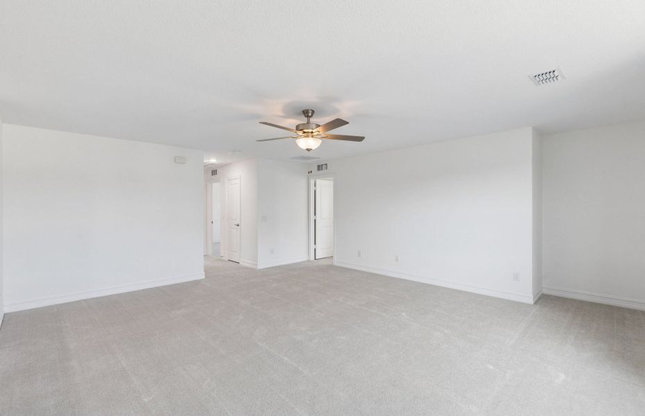 Spacious, unfurnished interior of a new home in Kings Way, Denton (Image 15).