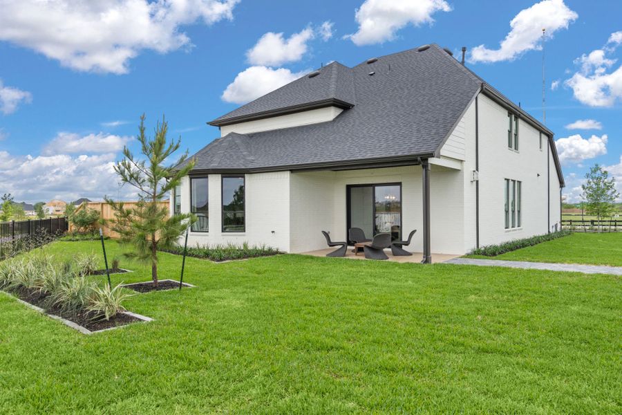 Representative exterior details of a home built from the Iredell by Pulte Homes in Valencia, Manvel (Image 3).