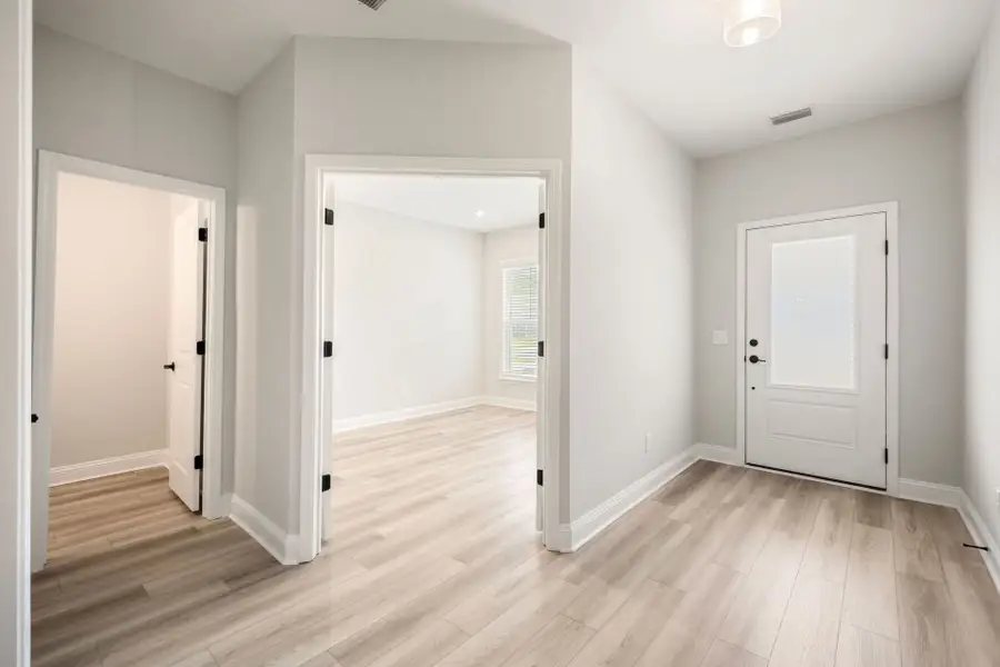 Spacious, unfurnished interior of a new home in Waterways, Richmond Hill (Image 20).