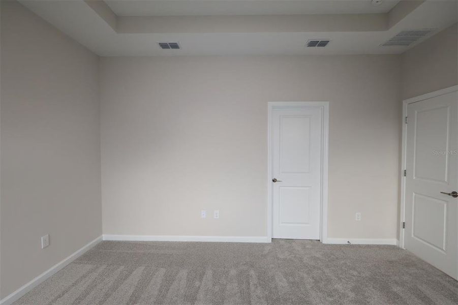 Spacious, unfurnished interior of a new home in Center Lake on the Park, St. Cloud (Image 10).