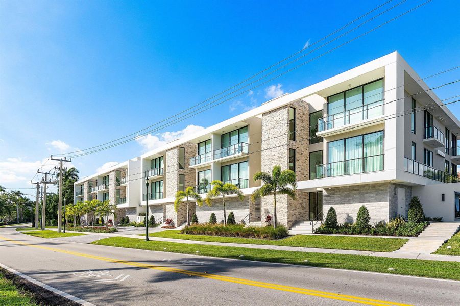 Condo located in Delray Beach, FL showcasing its design and architecture (Image 5). Condo located in Delray Beach, FL showcasing its design and architecture (Image 5).