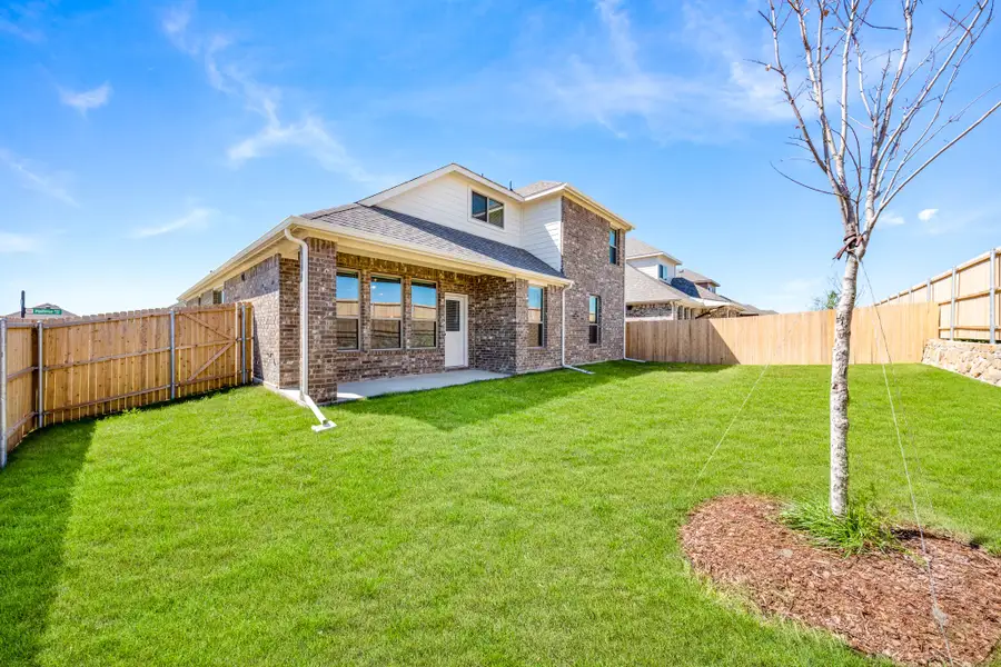 Exterior details and patio area of a home in Summerwood, Red Oak (Image 4).