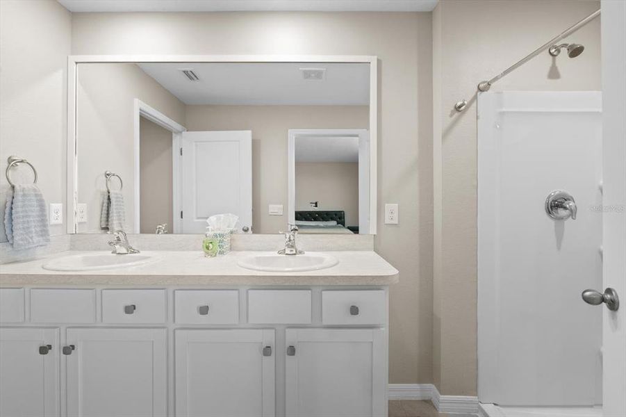 Furnished interior view inside a new home in Silverstone North, Palmetto (Image 34).