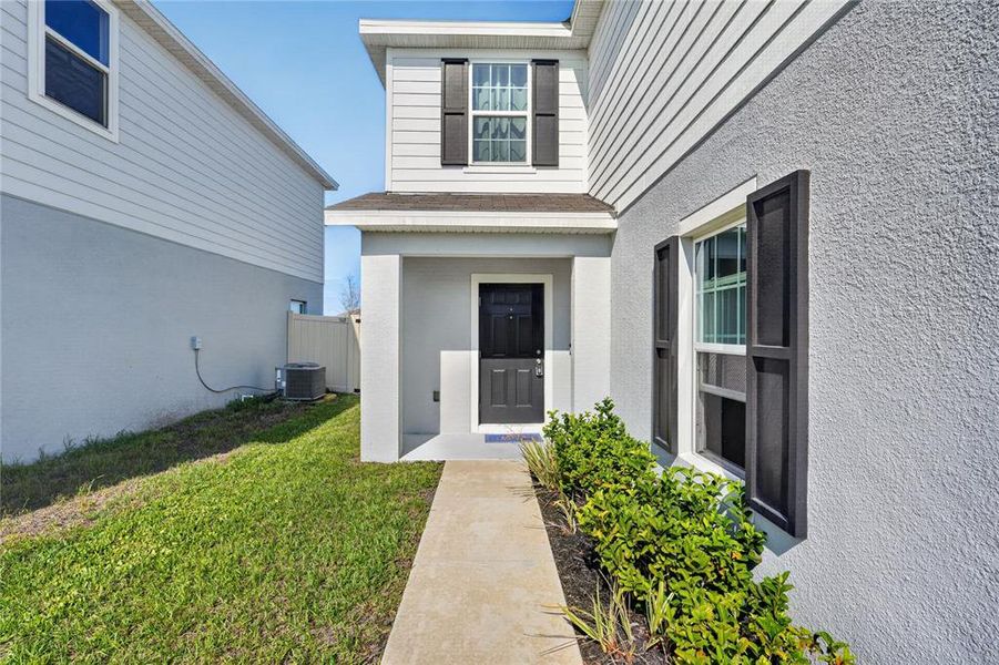Exterior details and patio area of a home in , Haines City (Image 22).