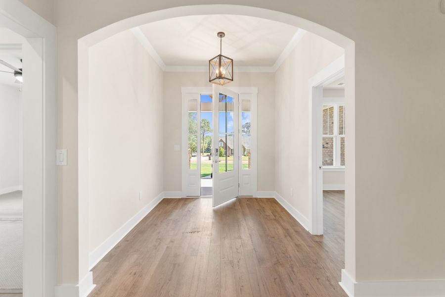 Representative unfurnished interior of a home built from the Chadwick by Hunter Quinn Homes in Greenpond Acres, Woodruff (Image 13).
