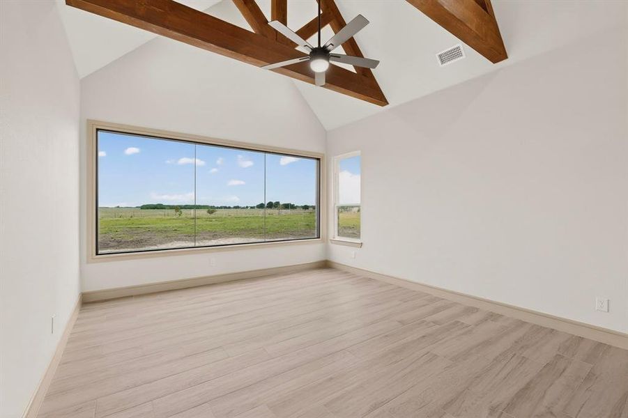 Spacious, unfurnished interior of a new home in , Celeste (Image 23).