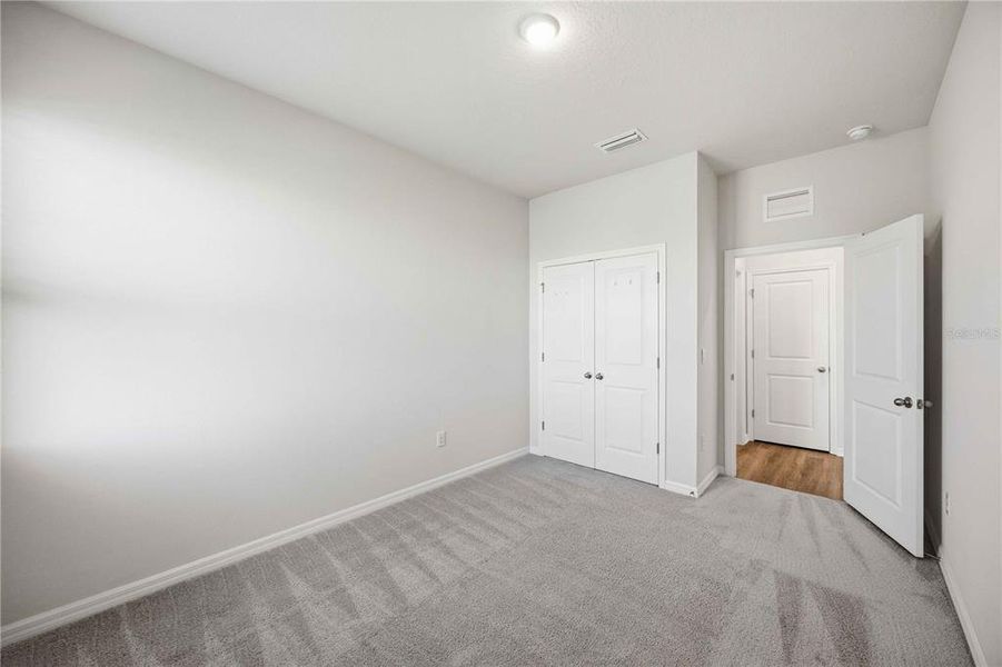 Spacious, unfurnished interior of a new home in Coddington, Bradenton (Image 38).