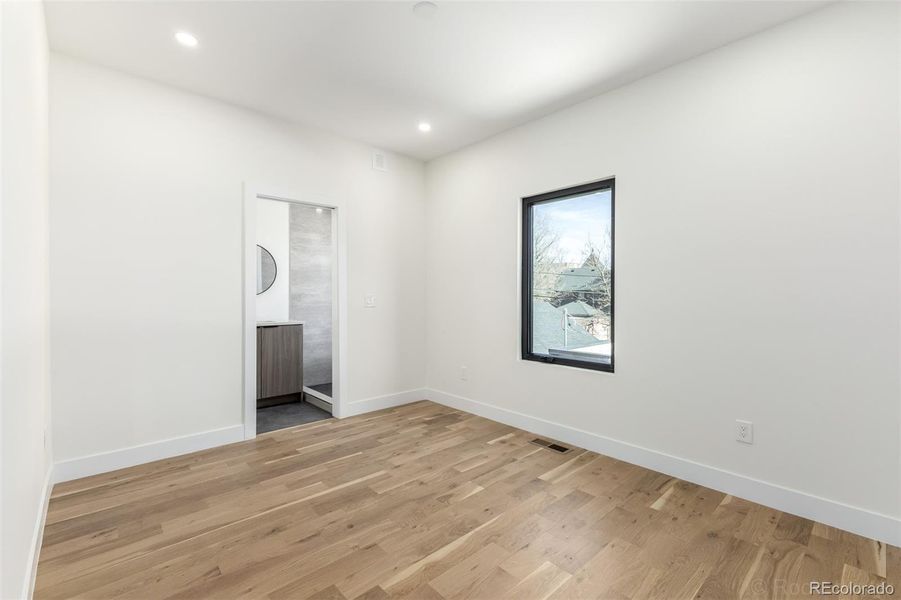 Spacious, unfurnished interior of a new home in , Denver (Image 18).