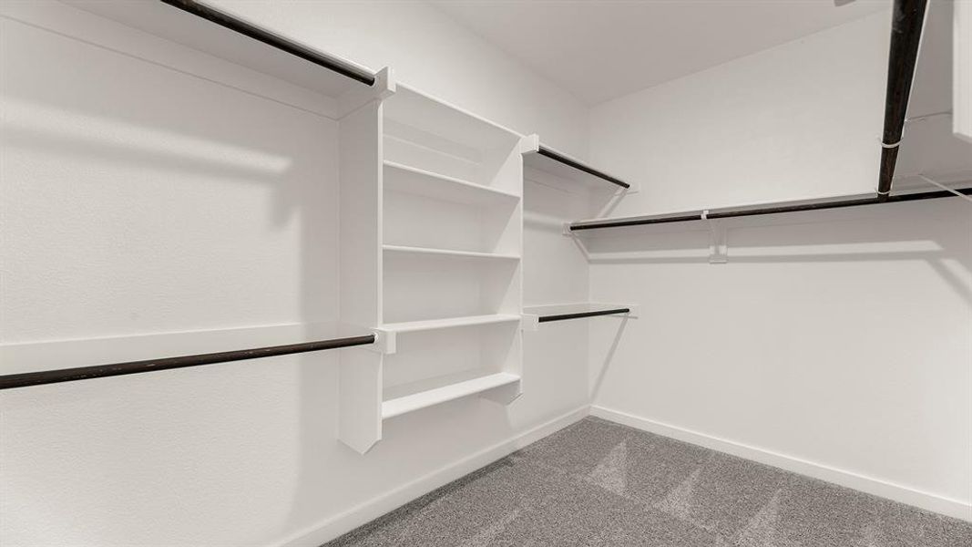 19. 747 Embrace - Closet 19. 747 Embrace - Closet