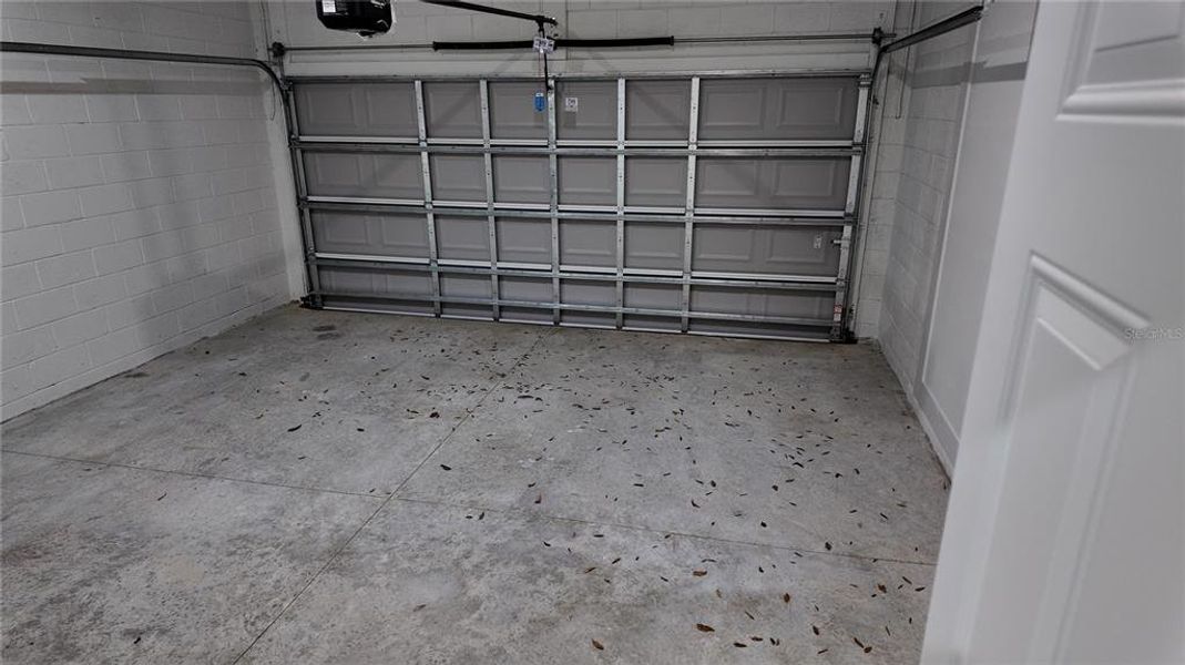 Spacious, unfurnished interior of a new home in , Dunnellon (Image 12).