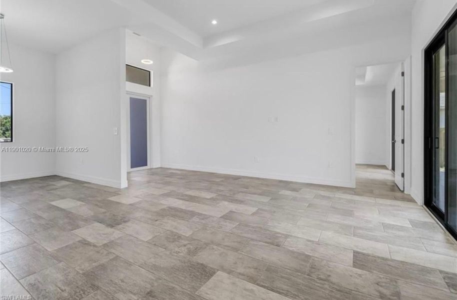 Spacious, unfurnished interior of a new home in , Lehigh Acres (Image 20).