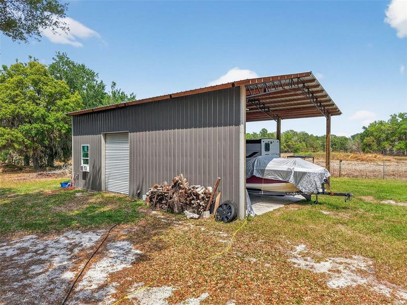Exterior details and patio area of a home in , Groveland (Image 23).