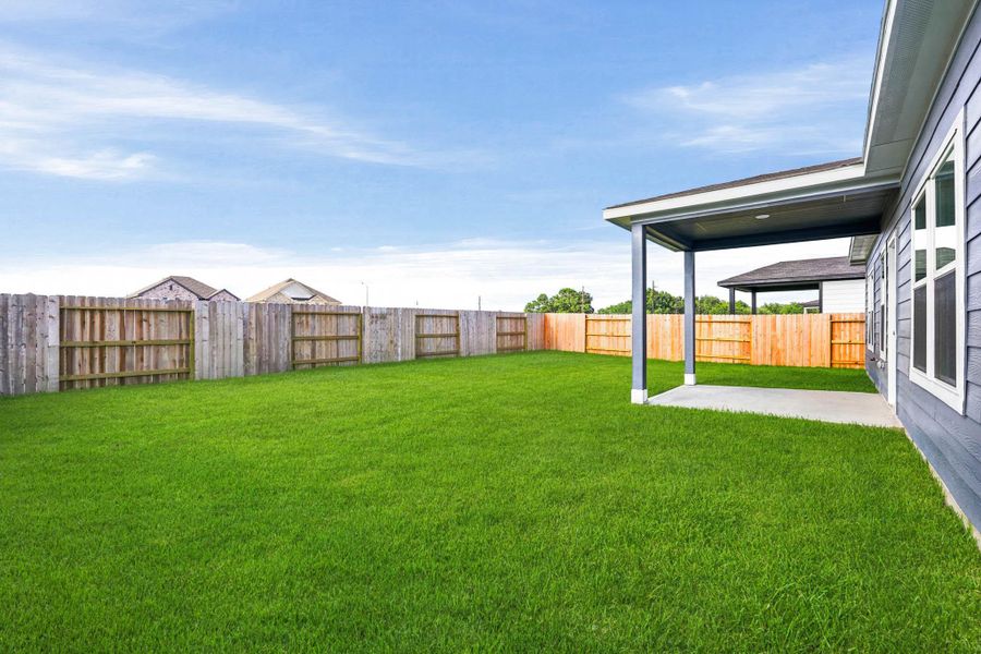 Exterior details and patio area of a home in Sanford Farms, Waller (Image 4).