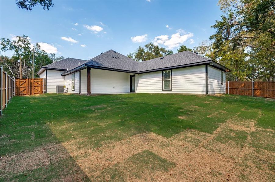 Exterior details and patio area of a home in , Dallas (Image 16).