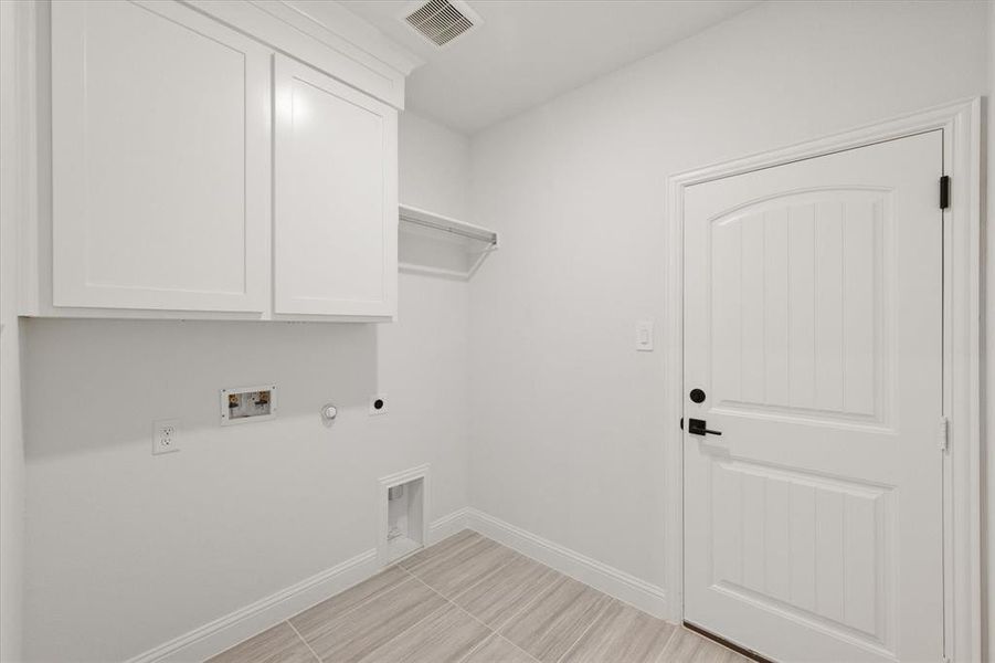 Spacious, unfurnished interior of a new home in , Corsicana (Image 28).