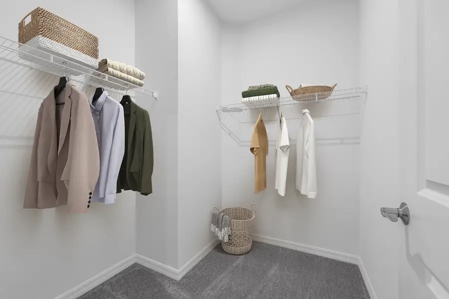 Walk-in Closet Walk-in Closet