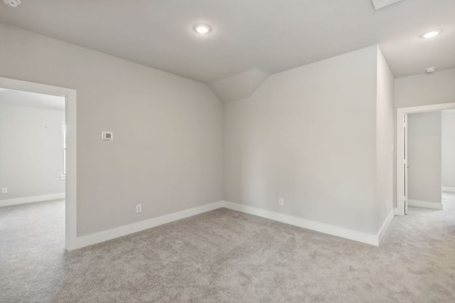 Spacious, unfurnished interior of a new home in Painted Tree Lakeside, McKinney (Image 27).