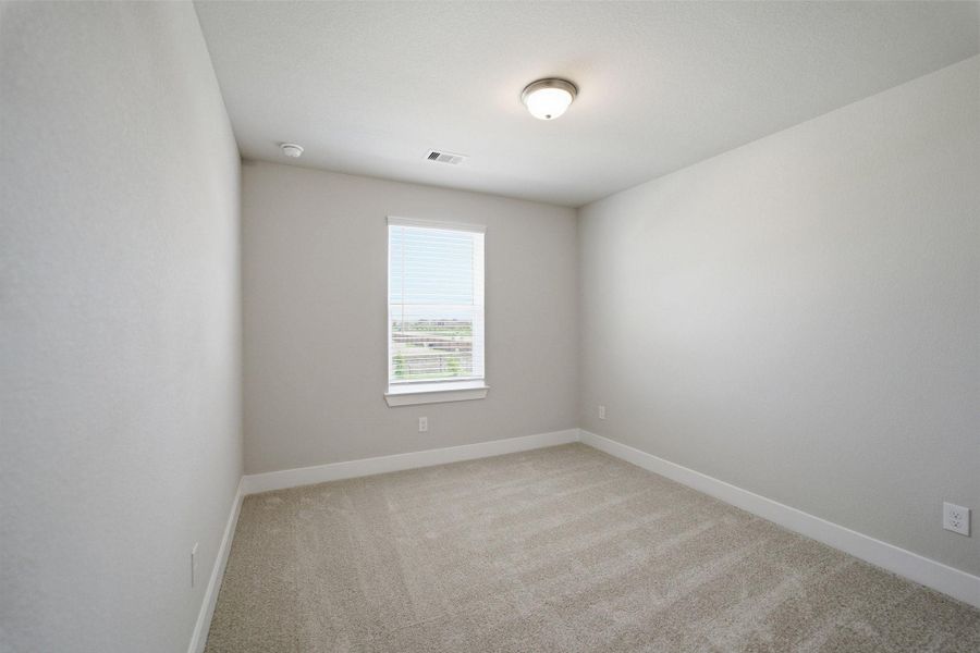 Spacious, unfurnished interior of a new home in Sunterra Lakes, Brookshire (Image 19).