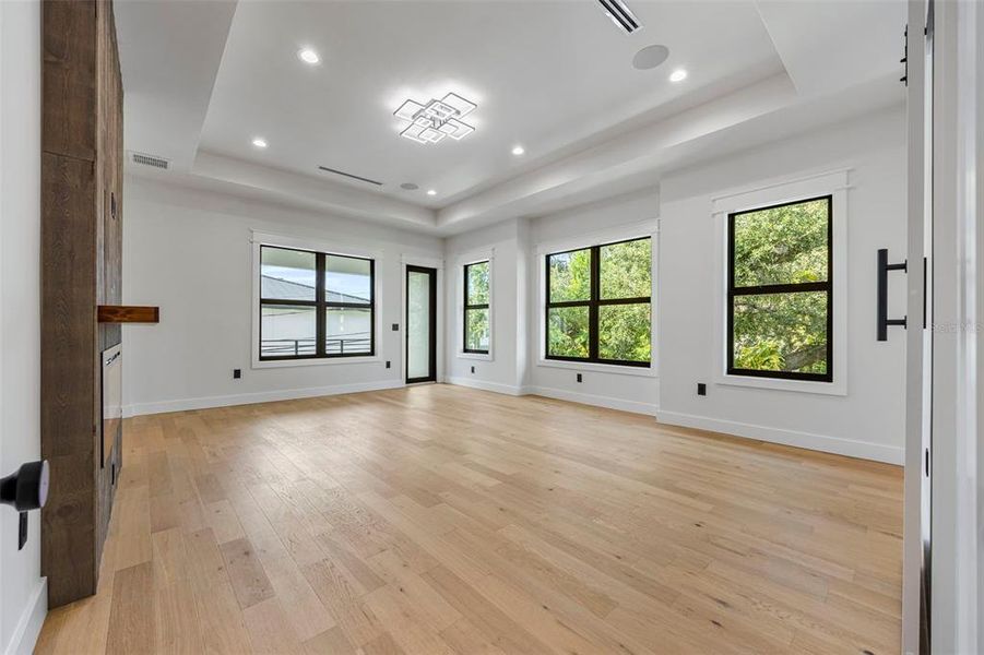 Spacious, unfurnished interior of a new home in , Tampa (Image 60).