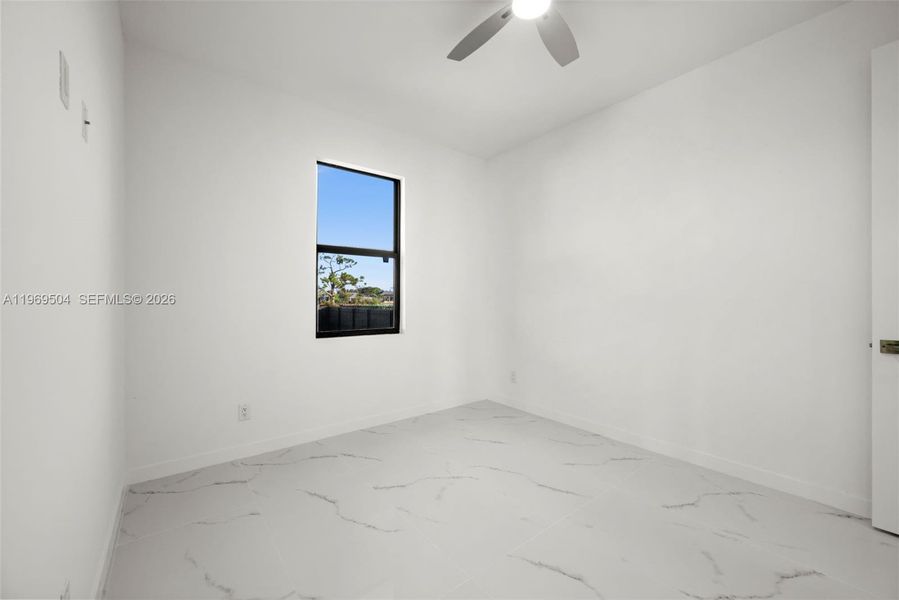 Spacious, unfurnished interior of a new home in , Cape Coral (Image 33).