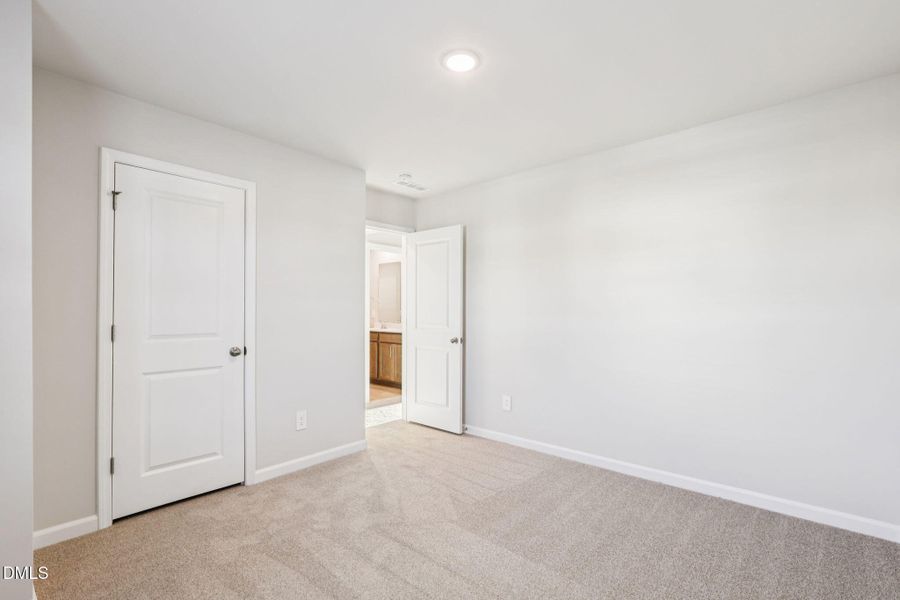 26-web-or-mls-Raleigh - Oak Manor -816