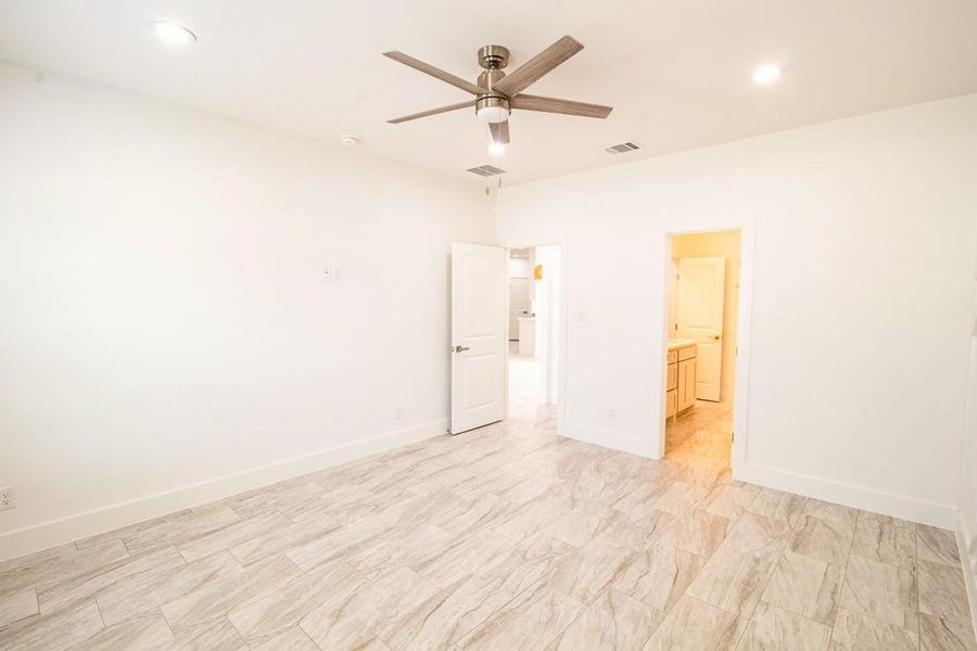 Spacious, unfurnished interior of a new home in , Godley (Image 6).