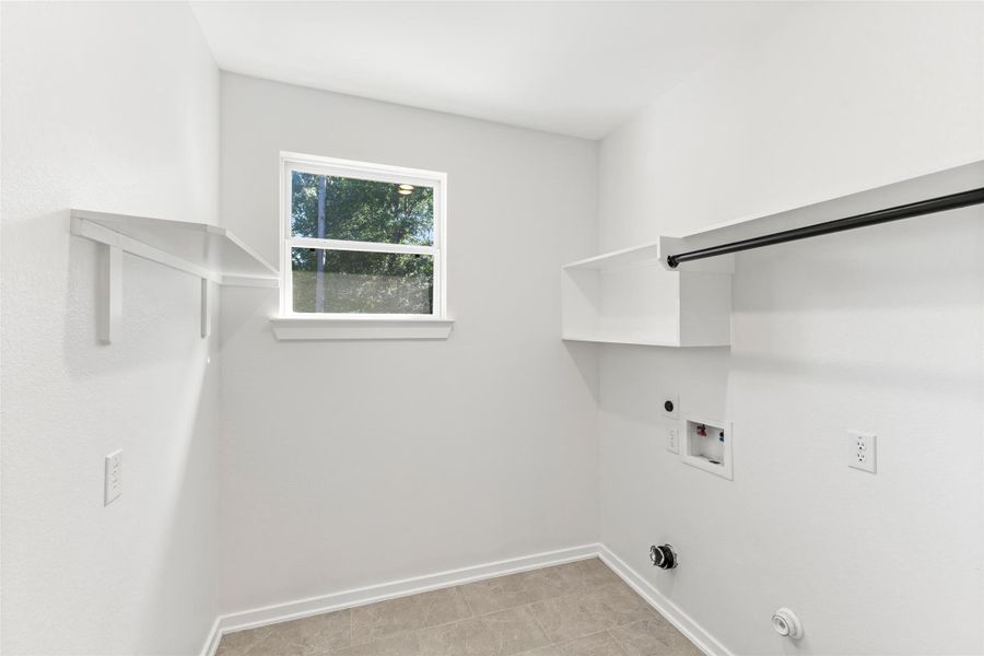 Spacious, unfurnished interior of a new home in , Conroe (Image 18).