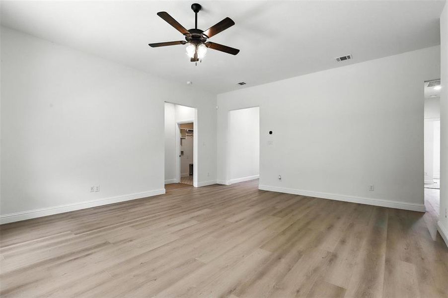 Spacious, unfurnished interior of a new home in Trail Creek, Cleburne (Image 15).