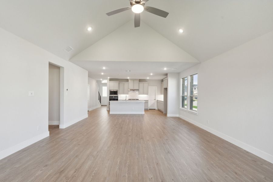 Representative unfurnished interior of a home built from the Dove by Centre Living Homes in Dove Hollow, Waxahachie (Image 22).
