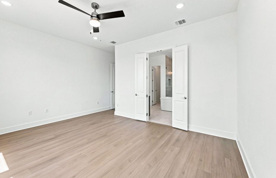 Spacious, unfurnished interior of a new home in Kuempel Estates, Pflugerville (Image 35).