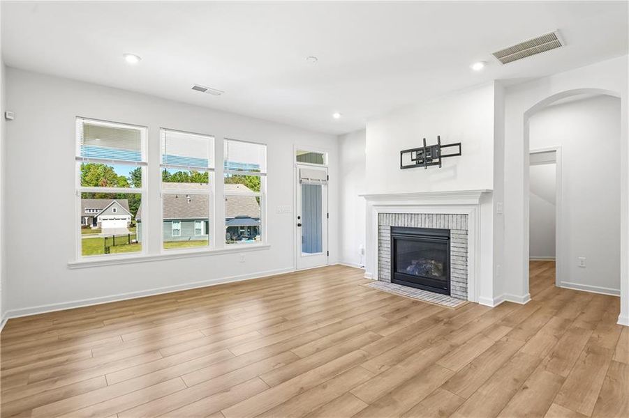 Spacious, unfurnished interior of a new home in Poplar Place, Dallas (Image 41).