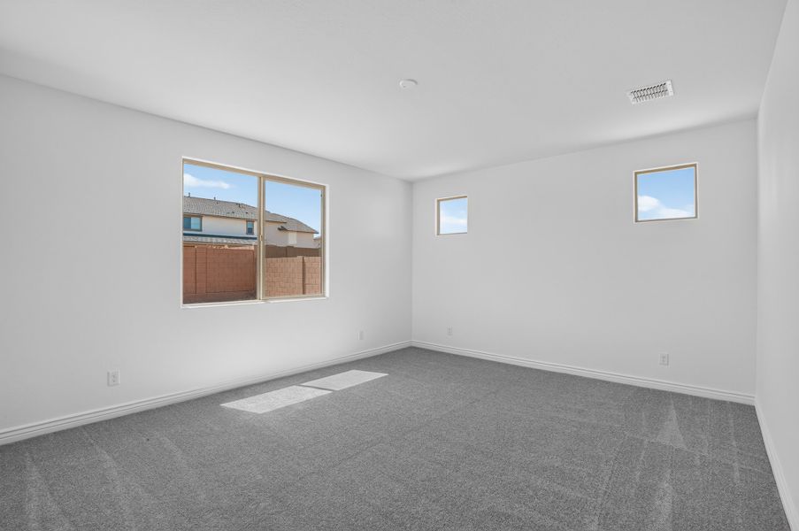 Spacious, unfurnished interior of a new home in Allen Ranches, Litchfield Park (Image 15).