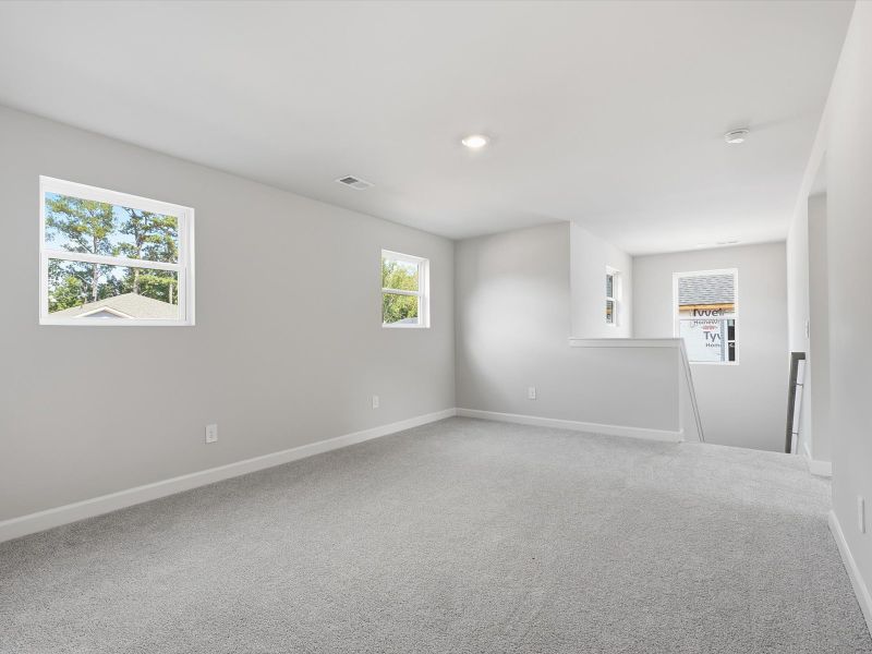 Spacious, unfurnished interior of a new home in Wexford Park, Fountain Inn (Image 12).